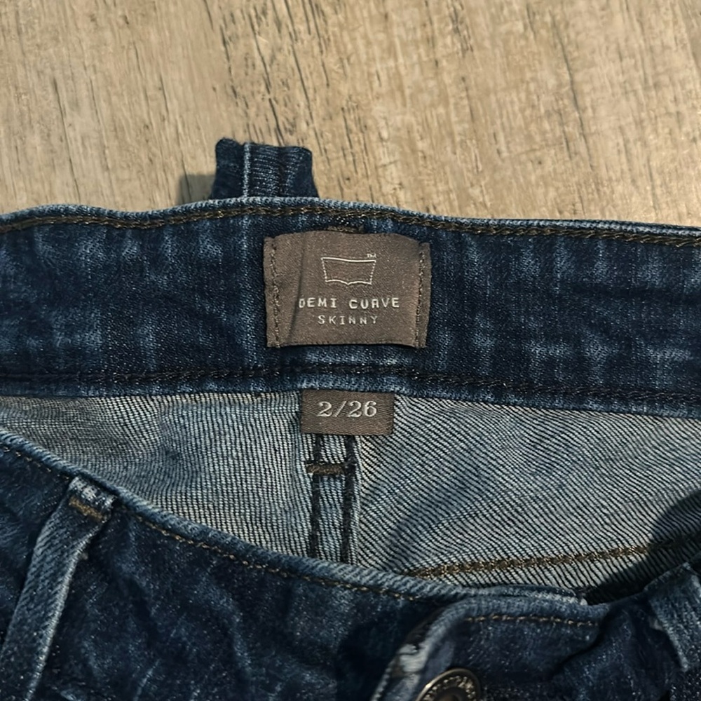 Women’s Levi’s Jimmy curve skinny cut size 2/26 excellent condition